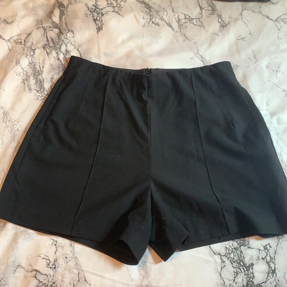 Zara Basic Black Exposed Seam Shorts w pockets